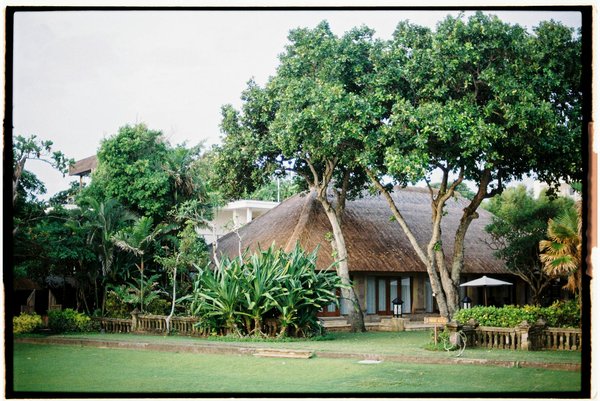 Quels sont les équipements nécessaires pour un camping en région de forêt de hêtres en été?